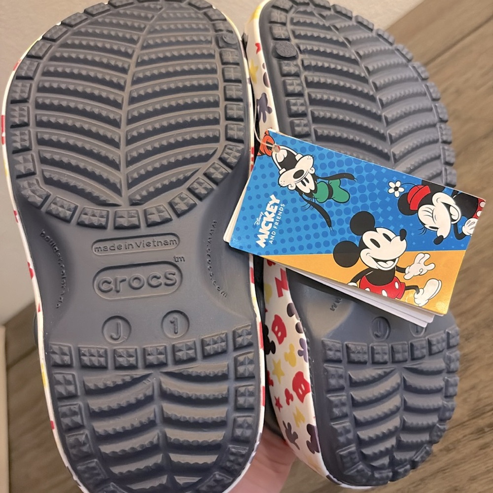 NWT [CROCS] Mickey & Friends Classic Slip-On Clog Sandals Kids Size J1 (5+) - Picture 13 of 15
